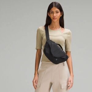 NWT ⭐️ Lululemon Curved Crossbody Bag